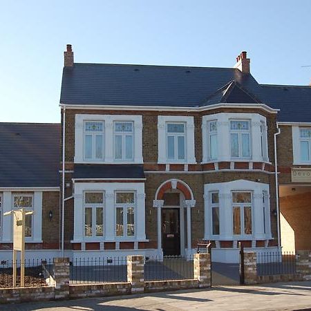 Devonshire Hotel Hornchurch Екстер'єр фото
